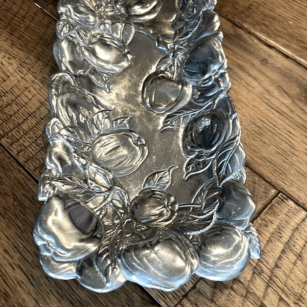 ARTHUR COURT Apple Embossed Tray